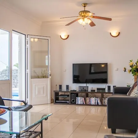 וילה Stunning 4 Bedroom In Prime Location