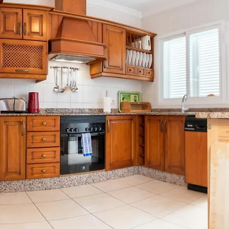 Stunning 4 Bedroom In Prime Location * Playa Blanca (Lanzarote)