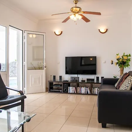 فيلة Stunning 4 Bedroom In Prime Location بلايا بلانكا