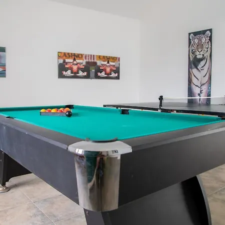 Stunning 4 Bedroom In Prime Location بلايا بلانكا